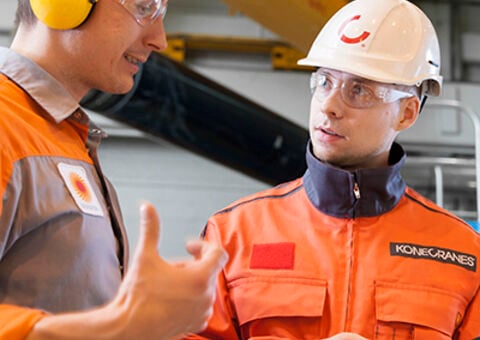 Konecranes expert and customer