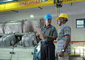 Konecranes expert and customer